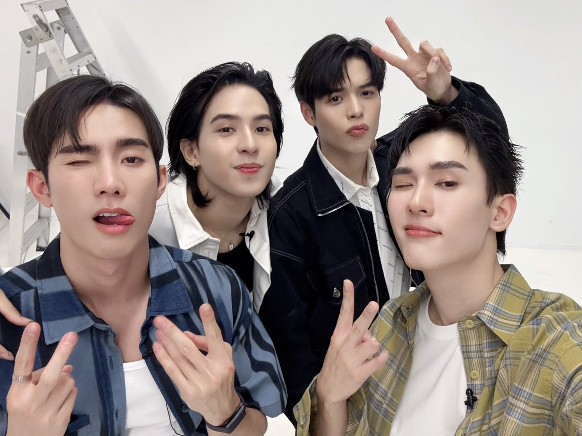 Perfect10Liners's tweet photo. ไหนใครคิดถึงแก๊งเต่าทอง 🐞

#Perfect10LinersEP21 
@kasibook @fforcejs @JjChayakorn @poon_mit12 https://t.co/IkxVuPxW2e