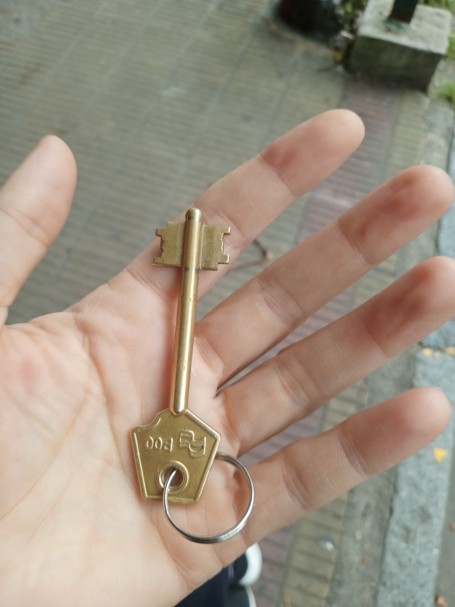 Hace un año decidí cuidar los "gastos hormiga"
-no más cafés afuera
-todas las comidas en casa
-no "salir a tomar algo"
-no comprar nada que no sea necesario 

Y después de tanto sacrificio lo logré.
Pude hacer una copia de la llave para dejarle a mi suegra por si pierdo la mía.