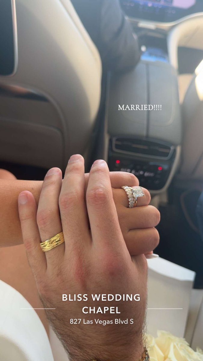 taylorlemoine1's tweet photo. Since twitter (x) is where it all started, I thought I’d share the best day of my life with yall!!! 💗 We got the married by 30 part down! We’ll see about the kids later. https://t.co/cMFYYLQ2eJ