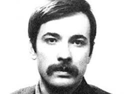 HayriKozanoglu's tweet photo. Kır saçlı,yorgun,ama hala azimle bildiri dağıtan,emeklileri örgütleyen insanlar görürsünüz.
Bunlar 80 öncesi devrimci gençleridir.
İçlerinden en cesur,özverili,birikimlisi yaşasa bugün 79 yaşında olacaktı.
Sağdakiler de alçak bir katliama kurban giden o kuşağın seçkin üyeleridir! https://t.co/92RyANduPE
