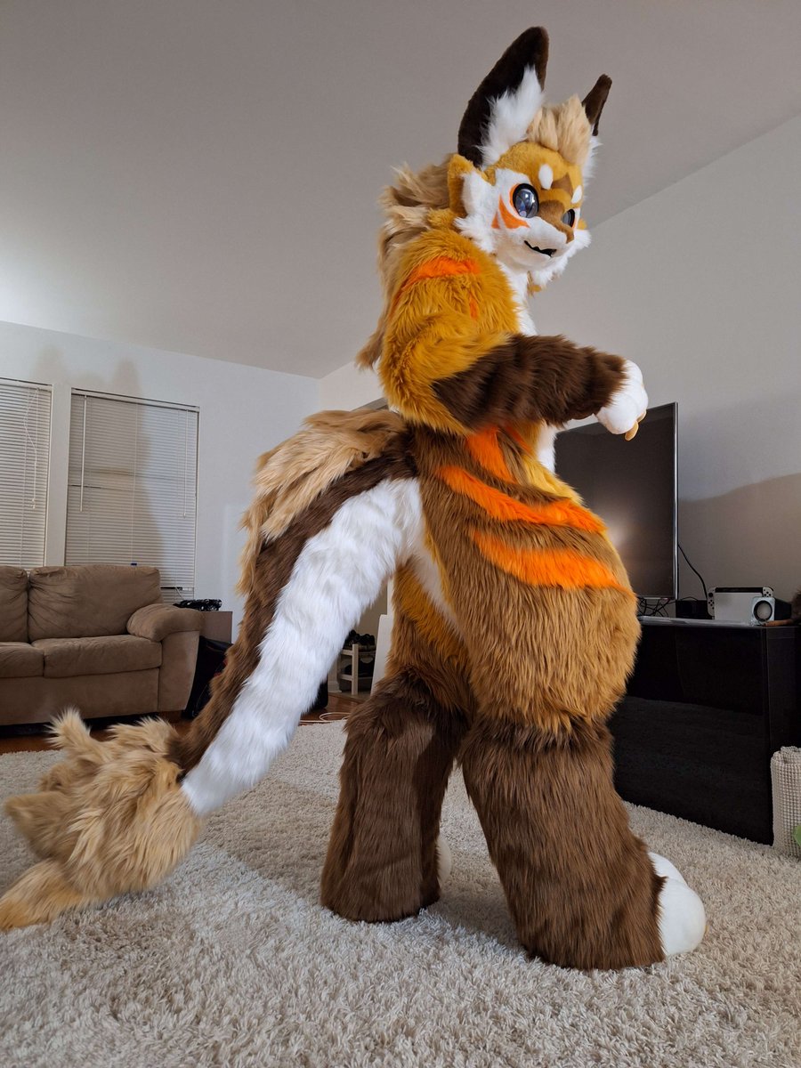 ChaffeeMc's tweet photo. Been meaning to post my full Novabeast fursuit for awhile and finally getting around to it. Commissioned from @AlFursuit  #Novabeast #fursuit https://t.co/IMa7UahjzR