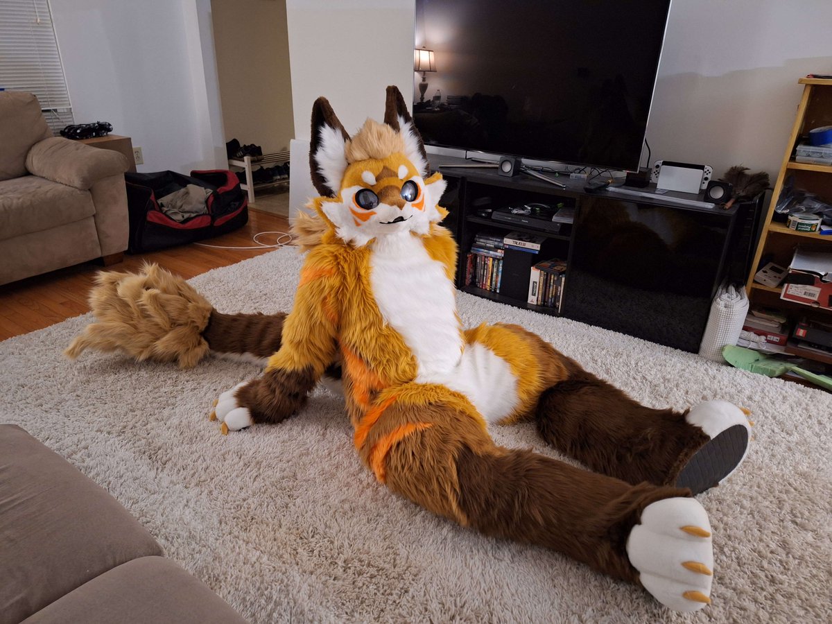 ChaffeeMc's tweet photo. Been meaning to post my full Novabeast fursuit for awhile and finally getting around to it. Commissioned from @AlFursuit  #Novabeast #fursuit https://t.co/IMa7UahjzR