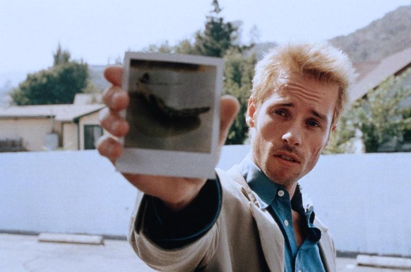 ATRightMovies's tweet photo. MEMENTO was released 24 years ago today. Acclaimed by experts as one of cinema's greatest explorations of memory, and the film that catapulted the career of Christopher Nolan, the making of story is one you won't forget…

1/47 https://t.co/yFK8GRHUow