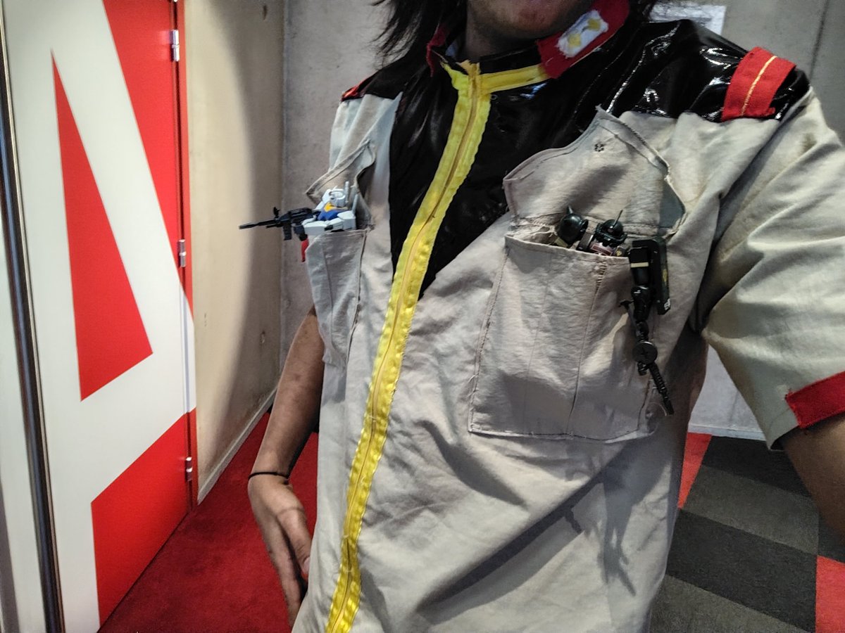 Merricake1's tweet photo. Ça va voir #GundamGQuuuuuuX avec mon uniforme handmade de la fédération terrestre et mon RX78 et un Zaku https://t.co/Zg0k7QnCu3