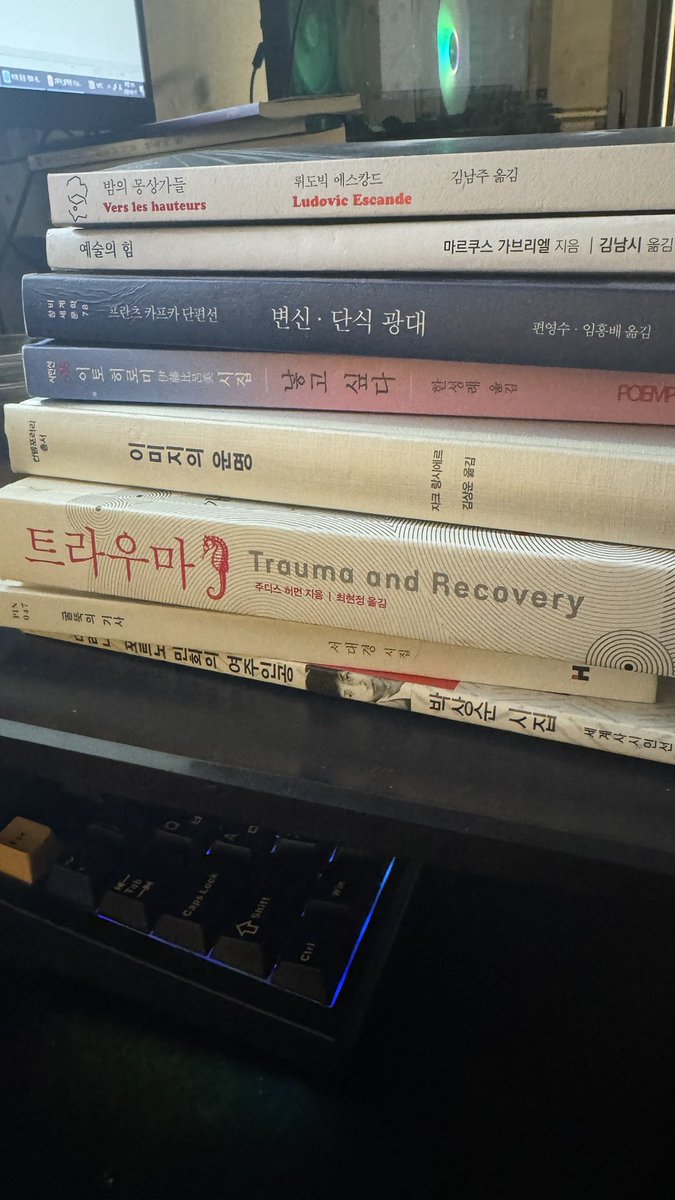 GlassesNon's tweet photo. 일단쌓고나서 쓰기 https://t.co/ONnzDRHIu6
