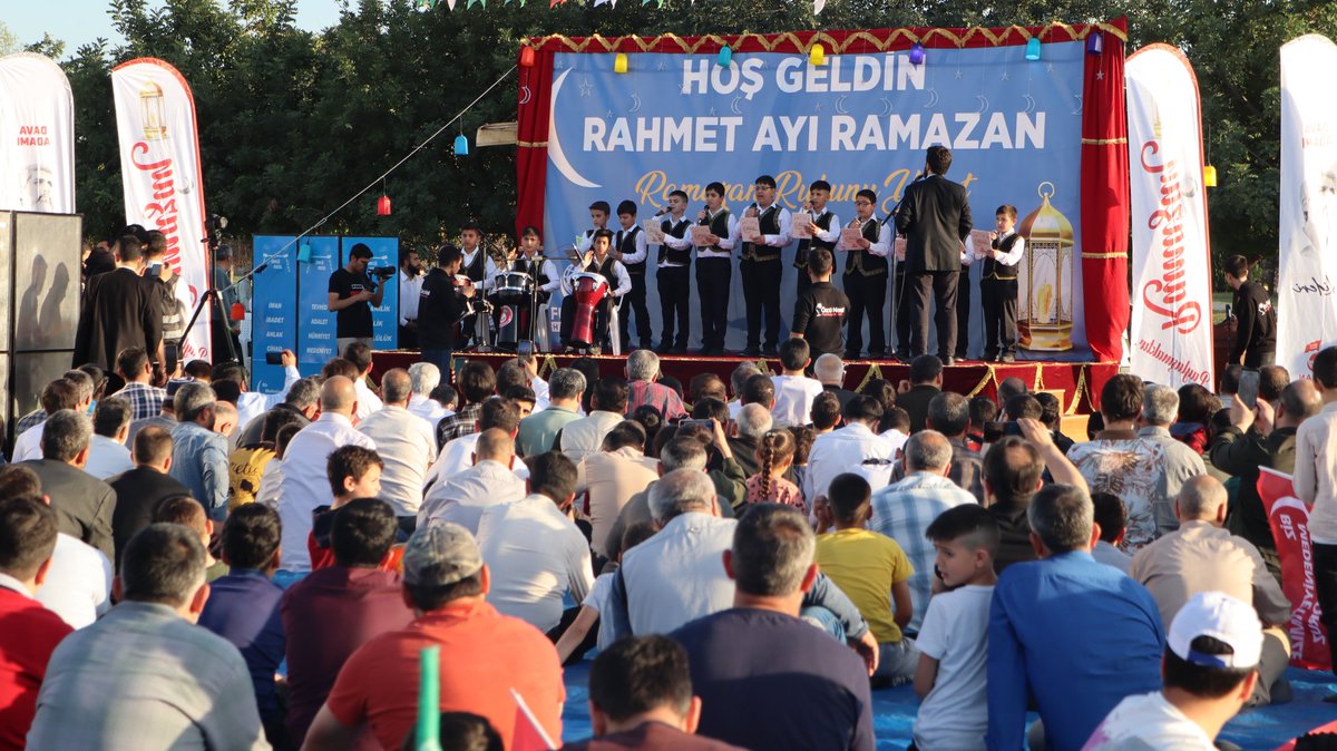 alparslankuytul's tweet photo. Geleneksel İftar Buluşması 🌙

Alparslan Kuytul Hocaefendi'nin de katılımıyla gerçekleştirilen FurkanHareketi İftarBuluşması programında iftar öncesi etkinliklerden geriye kalanlar.

FurkanHareketi İftarBuluşması
#RamazanRuhunuYaşat https://t.co/ACEaMc3Vgo
