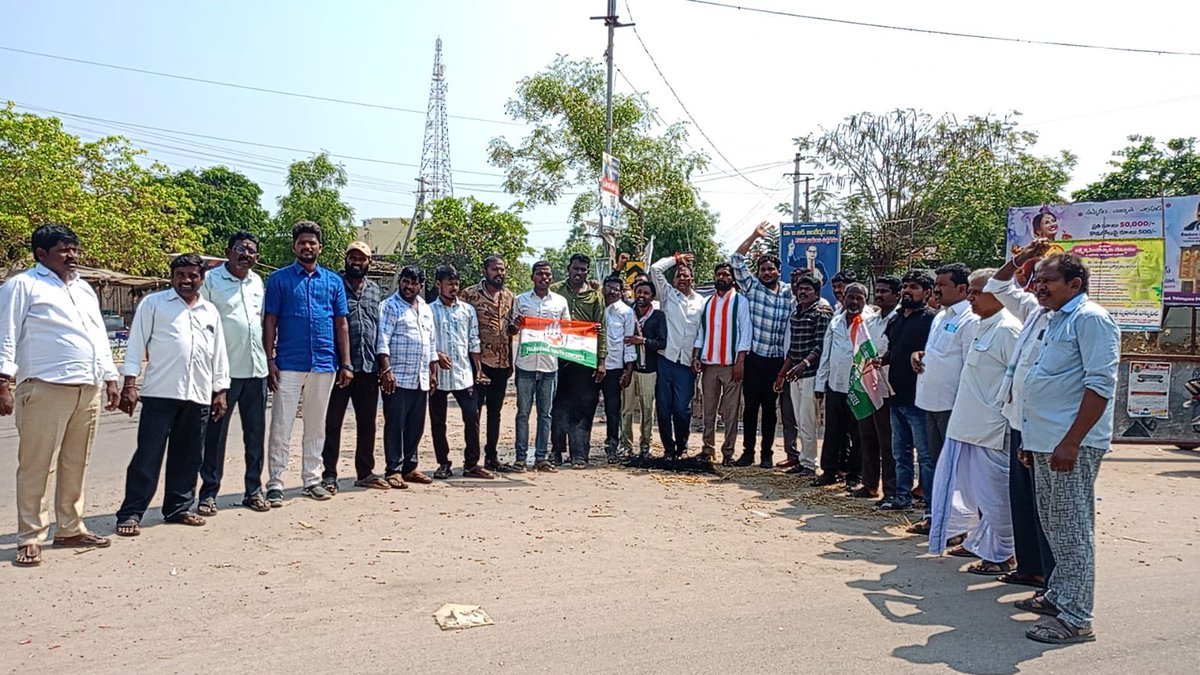 Annam_POfficial's tweet photo. స్పీకర్ పై బీఆర్ఎస్ పార్టీ నాయకుల అనుచిత వ్యాఖ్యలను తీవ్రంగా ఖండిస్తున్నాం…
BRS పార్టీ రాజ్యంగ విలువలకు వ్యతిరేకంగా, ప్రజాస్వామ్య స్ఫూర్తికి విరుద్ధంగా వ్యవహరిస్తుంది - అన్నం ప్రవీణ్.
@MNatarajanINC @Bmaheshgoud6666 @revanth_anumula @pranavvodithala @JakkidiShivaIYC @Ponnam_INC https://t.co/Pdy7D3td9S
