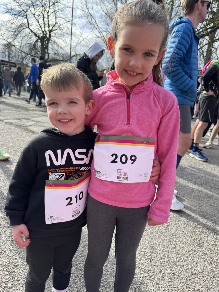 megpearsonx's tweet photo. @OPALG_N2425 @OPALG_2P Ivy &amp; Chester running their 1k for Wakefield Hospice this weekend, both so pleased with themselves 🤩✨ https://t.co/0uWHz5nqCI