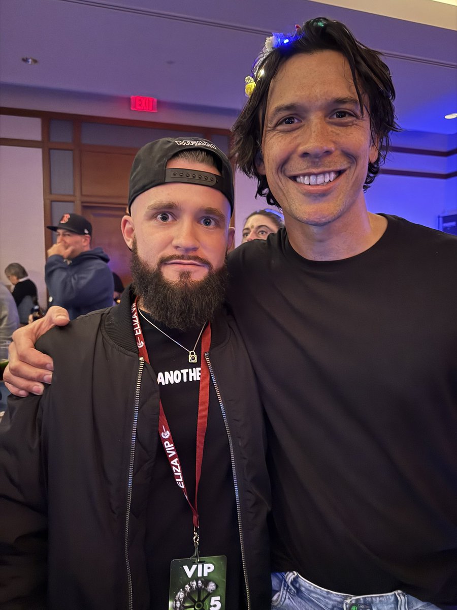 YourBoyyJustin's tweet photo. @conageddon VIP party 🤙🏼🥂 #Conageddon #The100 https://t.co/lue7IhQYTv