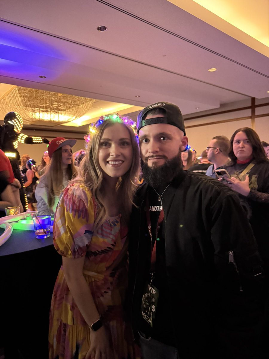 YourBoyyJustin's tweet photo. @conageddon VIP party 🤙🏼🥂 #Conageddon #The100 https://t.co/lue7IhQYTv