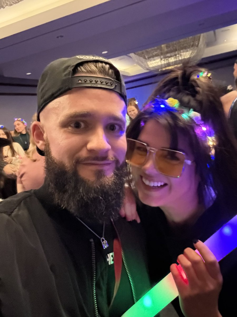 YourBoyyJustin's tweet photo. @conageddon VIP party 🤙🏼🥂 #Conageddon #The100 https://t.co/lue7IhQYTv