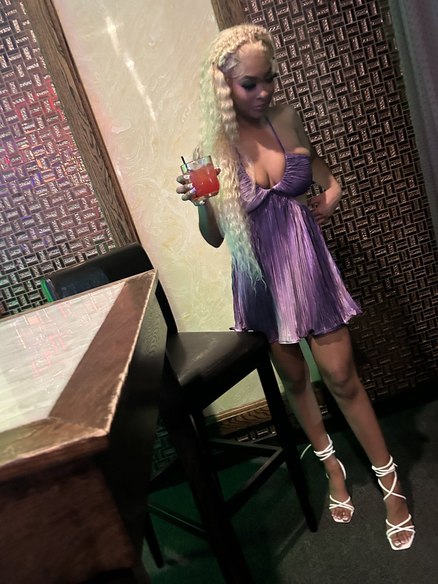 GODDESSBANKZ's tweet photo. I am bigger than the program —- i direct shit 🎂♓️💜🥂.. https://t.co/BLzwCgxbBd