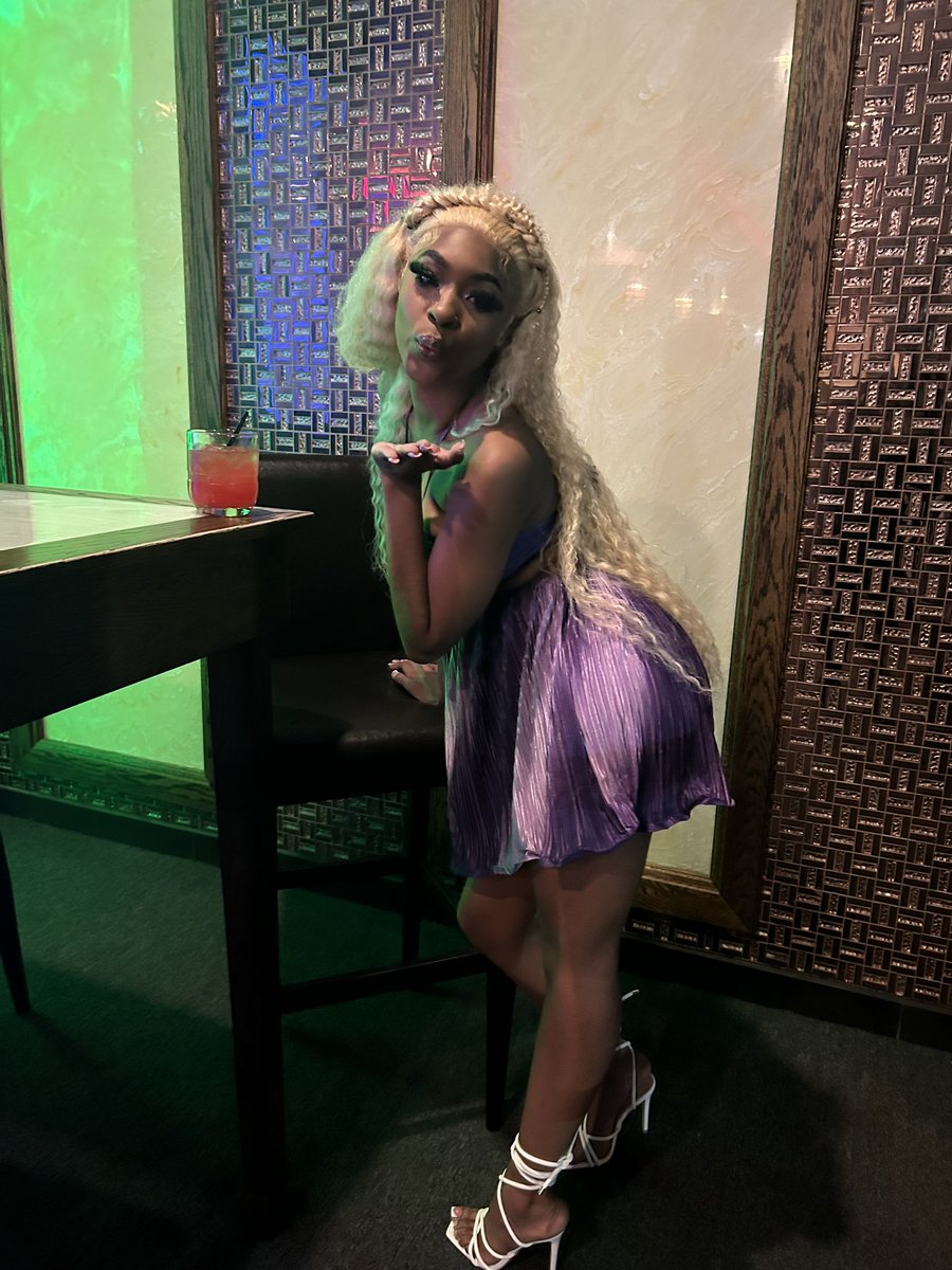 GODDESSBANKZ's tweet photo. I am bigger than the program —- i direct shit 🎂♓️💜🥂.. https://t.co/BLzwCgxbBd