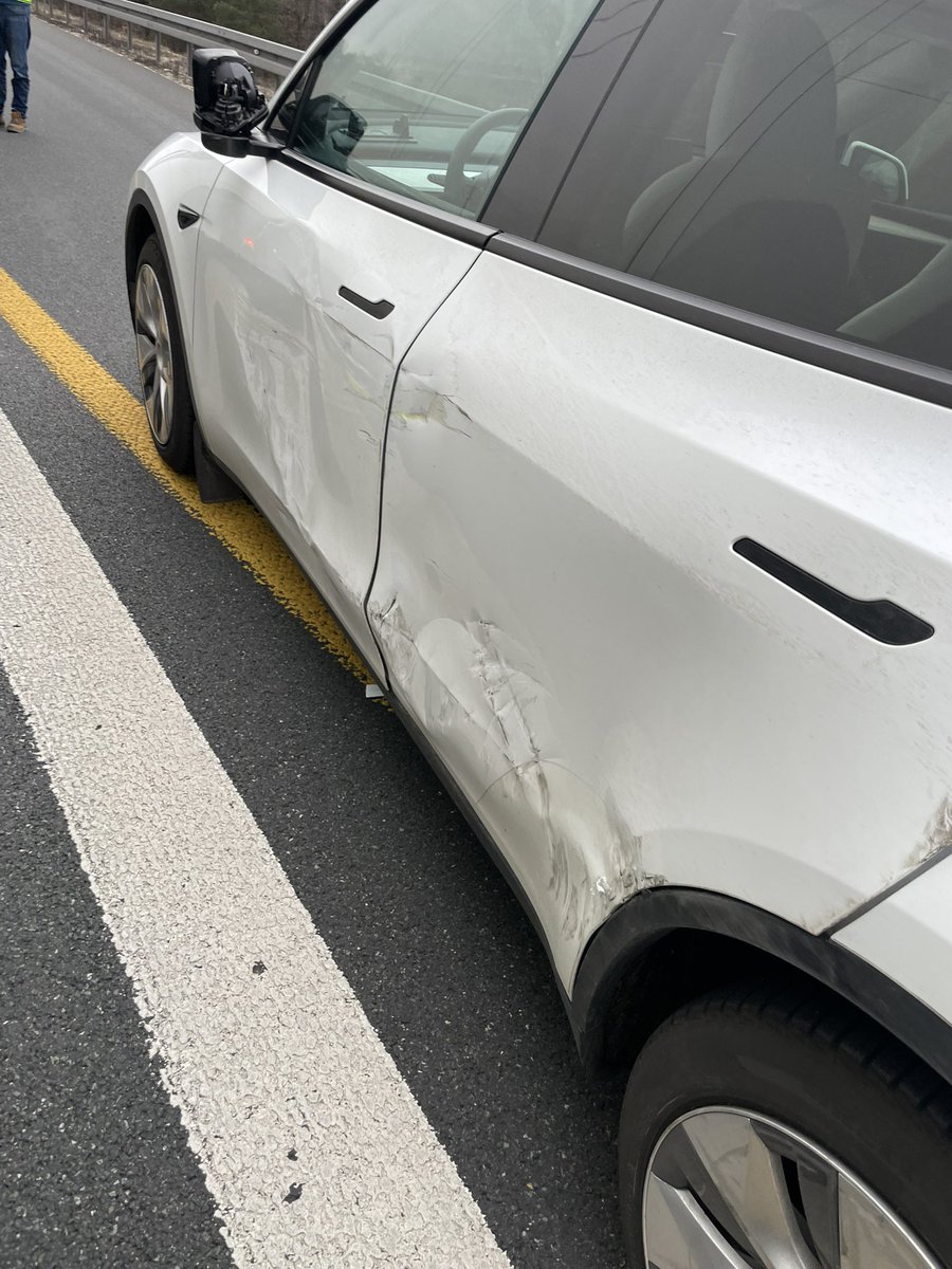 BtfdDoctor's tweet photo. @elonmusk love model Y to death but it breaks my heart to see my baby like this :/ the lane departure alarm did not work :/ the cost of repair is killing me man … any help appreciated .. https://t.co/4GabDP1Svh
