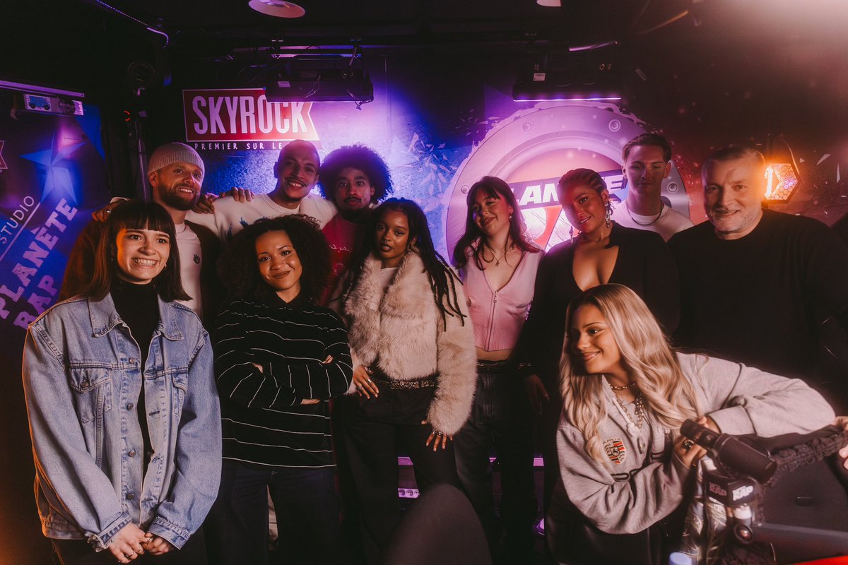 youssefswatts's tweet image. La semaine la plus intense de ma vie sur @Planete_Rap ❤️ Je suis tellement fier de nous, d’en être arrivé jusque là et d’avoir pu mettre en avant des artistes que j’aime ✨ Merci à mes incroyables invités•e•s, on a bien fêté la sortie de l’EP. Maintenant, rendez-vous sur scène…