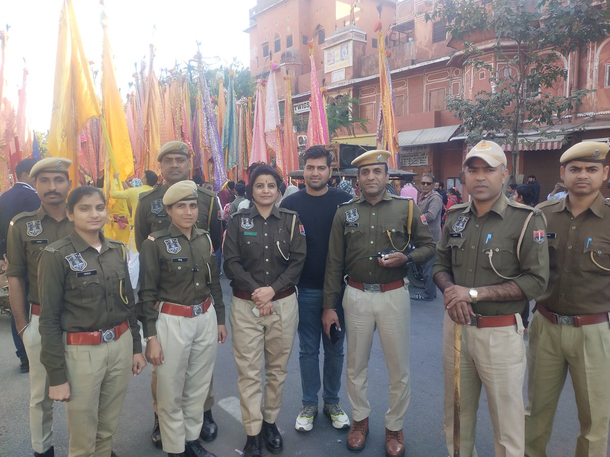 ना राज है "जिंदगी" ना नाराज है "जिंदगी"
बस जो है
वो आज है जिंदगी...