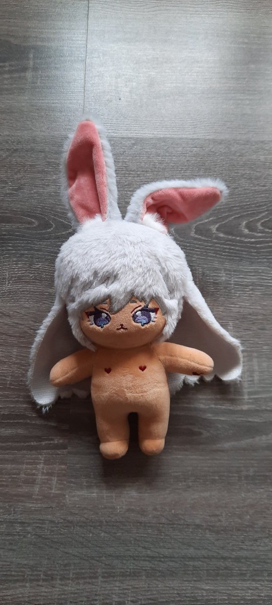 AzureMoonlights's tweet image. Hi guys!  
Selling my Lyna plush! She's in new condition, no dirt or colour stains anywhere. Her ears have wires in them so they can be posed.  

I can ship worldwide, PayPal payment only!
