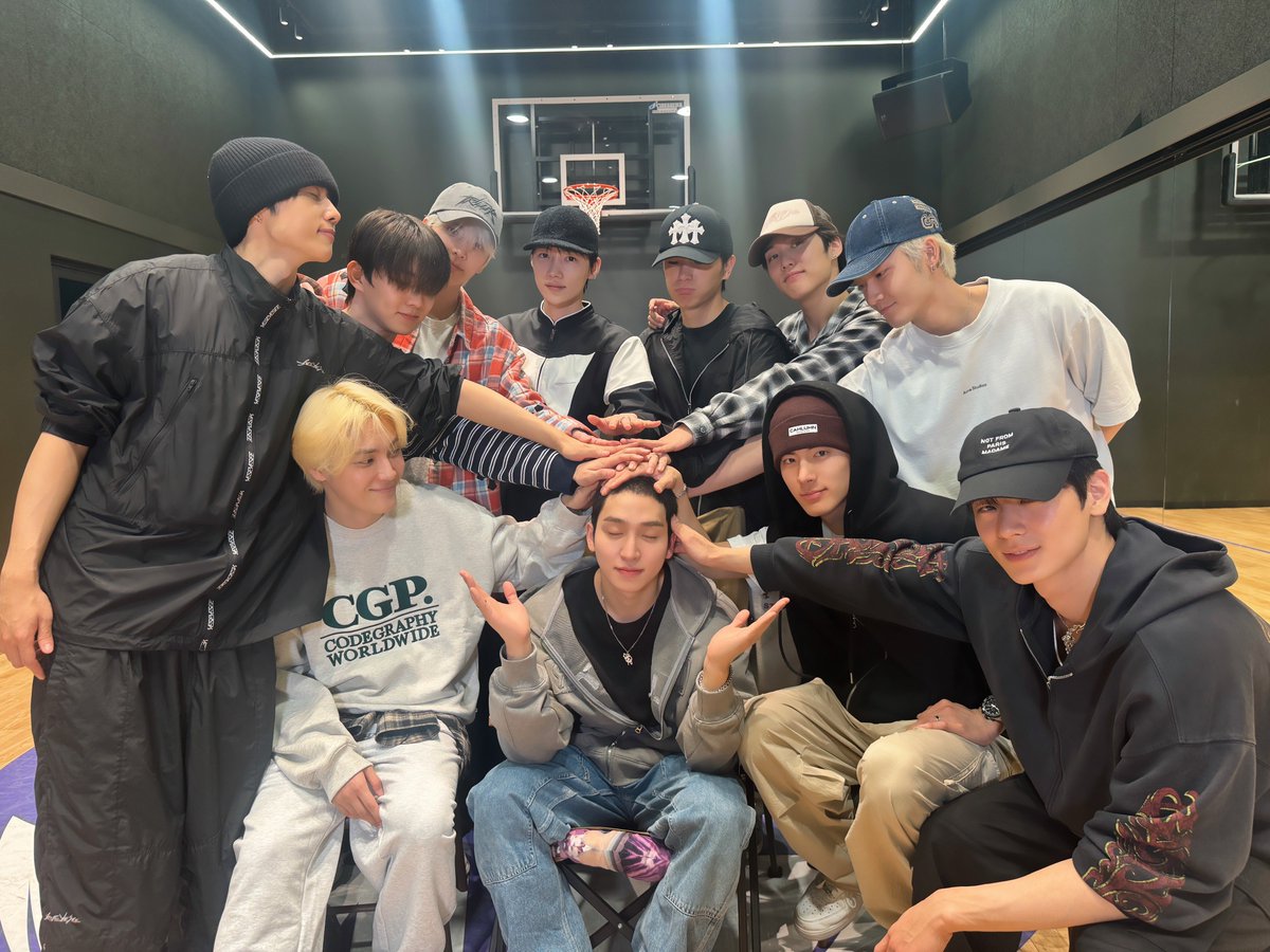 juyoenc's tweet photo. The Boyz’s Eternal Leader, Lee Sangyeon! We have been incredibly so lucky to walk this journey under your guidance. Every hardship we’ve overcome, every success we’ve achieved. Wishing you courage, strength, and a safe return ❤️ https://t.co/EDsSQeoSxp