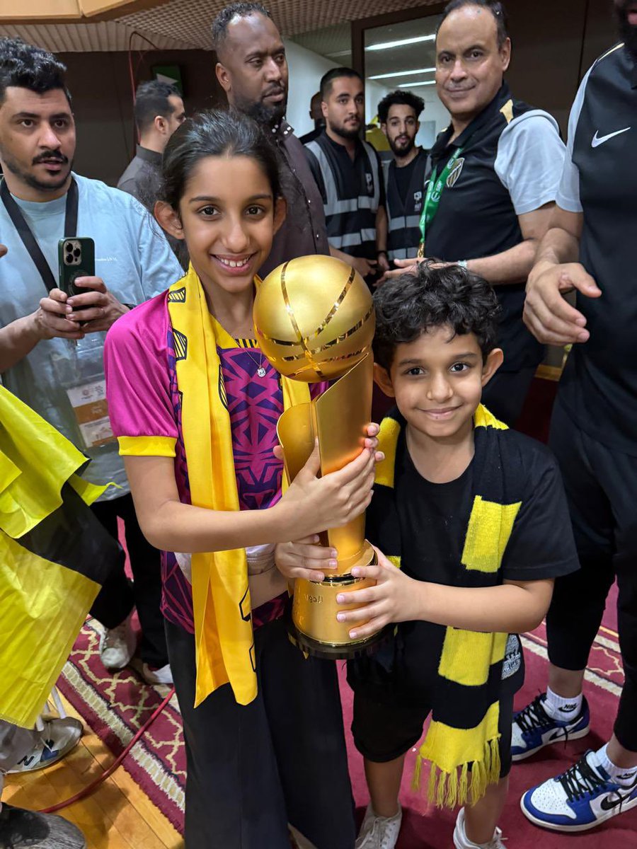 Harbi_MoHa's tweet photo. الف مبروك نمور السلة تحقيق بطولة الدوري 💛😍
@ittihad
#الاتحاد 
#سلة_الاحلام https://t.co/AXKV0EDimr