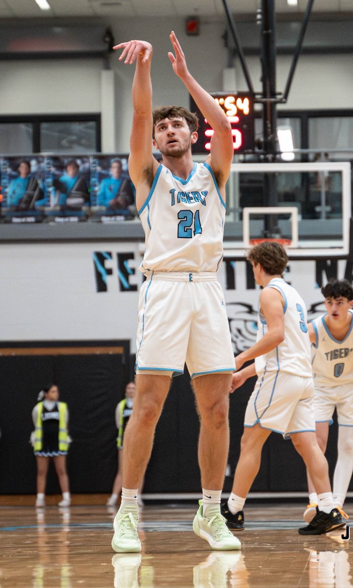 Congrats to Derek Morgan and Pierce Blue on making KBCA Academic All State!!