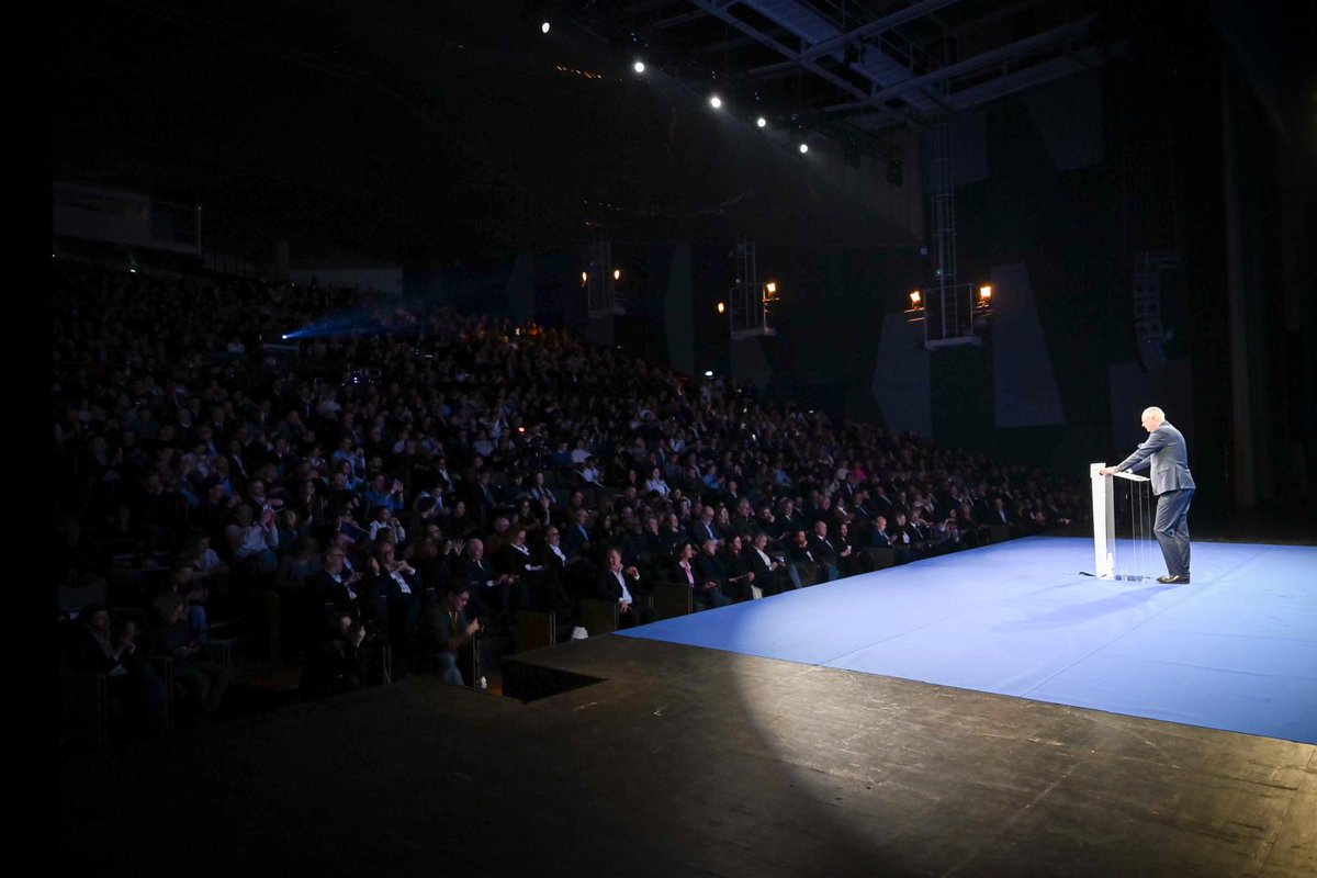 « Je vous le dis : il faut restaurer la légitimité de l’État ! Et pour cela, il faut imposer son efficacité et restaurer sa force.

Je veux qu’on redonne aux préfets, aux policiers, aux gendarmes, aux professeurs le pouvoir d’agir.

Je veux qu’on leur rende le pouvoir perdu dans