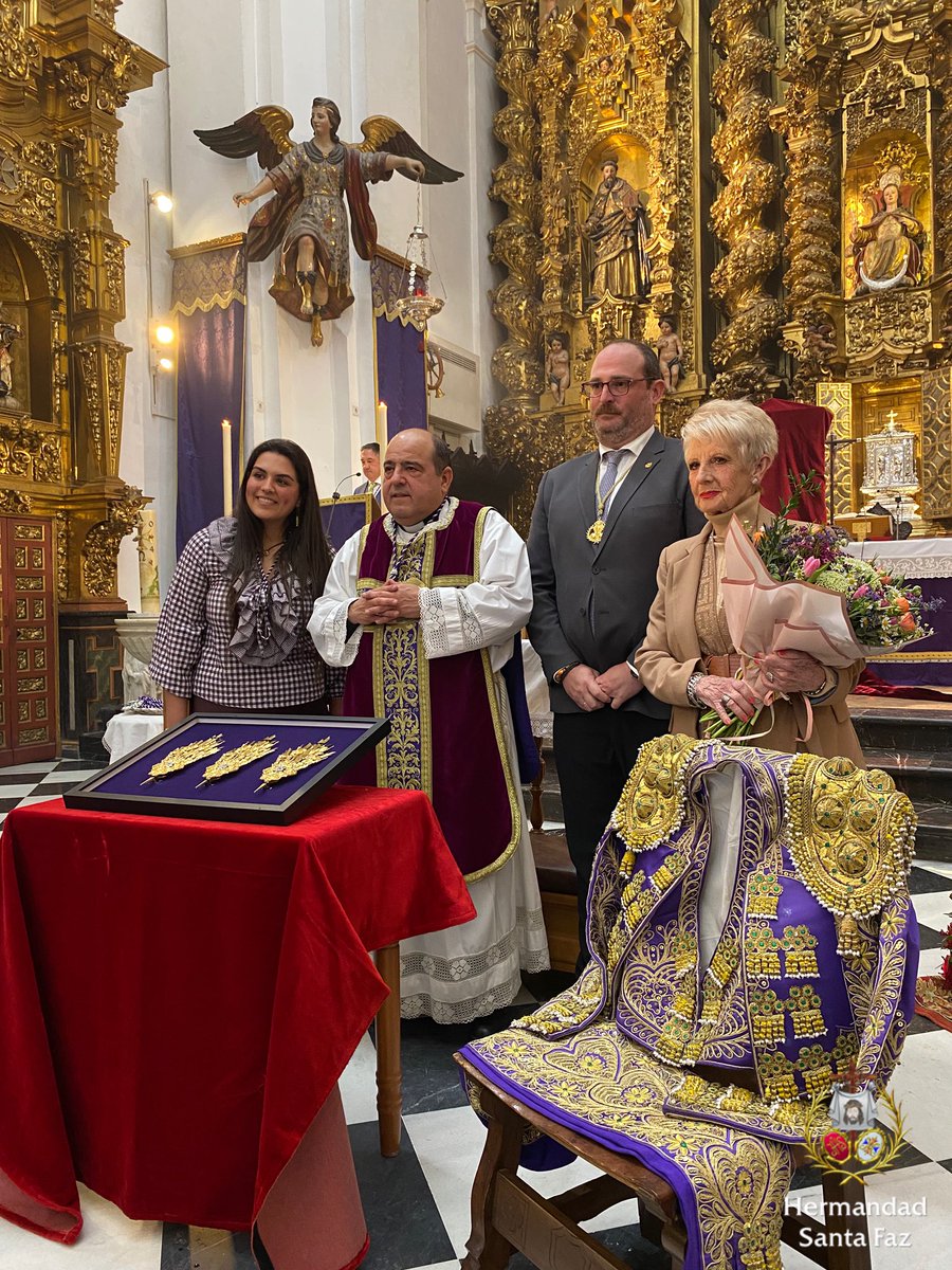#ActualidadSF |
📸 Dña. María Auxiliadora Mondejar ha hecho entrega, esta mañana, del traje de luces del que fuera su hermano. El bailarín D. Antonio Mondejar Ortega.