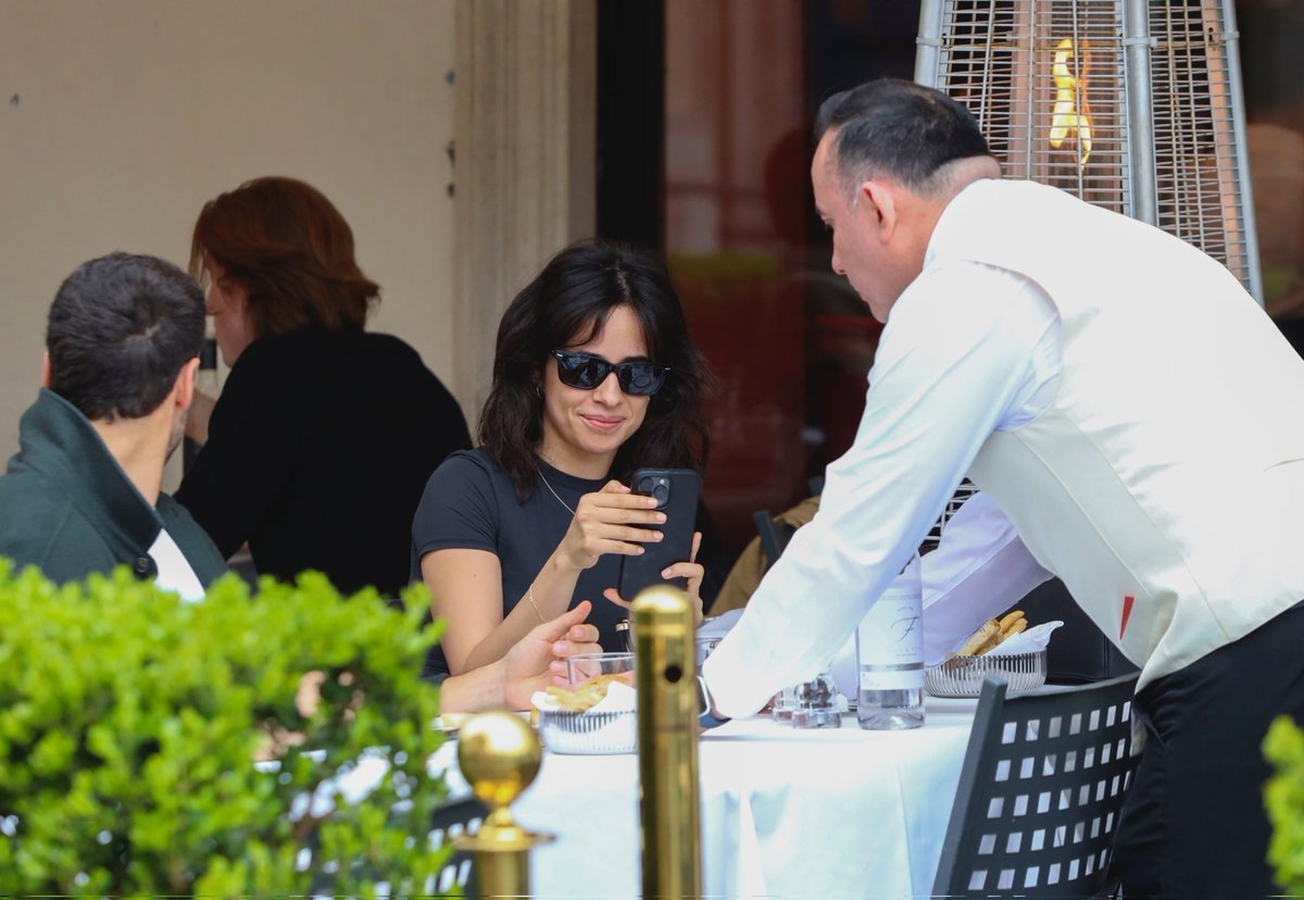 WWCamilaCabello's tweet photo. Camila Cabello with her boyfriend a few days ago in Rome, Italy. https://t.co/4r65Ikprdv