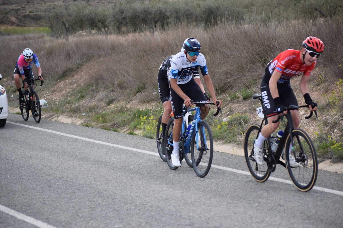 🚩 Tocó arremangarse y darlo todo en un <a href="/TrofeoGuerrita/">Trofeo Guerrita</a> que no defraudó y en el que el paso por Sierra Espuña seleccionó la cabeza en tan sólo 17 unidades. Entre ellas se encontraba un Juan Diego Cano que peleó hasta el circuito final por mostrarse delante.

📷 Melisa Gómiz