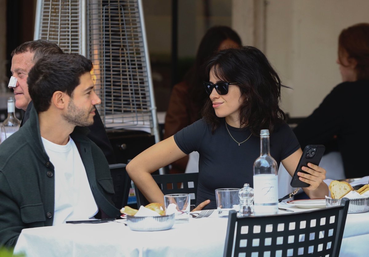 WWCamilaCabello's tweet photo. Camila Cabello with her boyfriend a few days ago in Rome, Italy. https://t.co/4r65Ikprdv