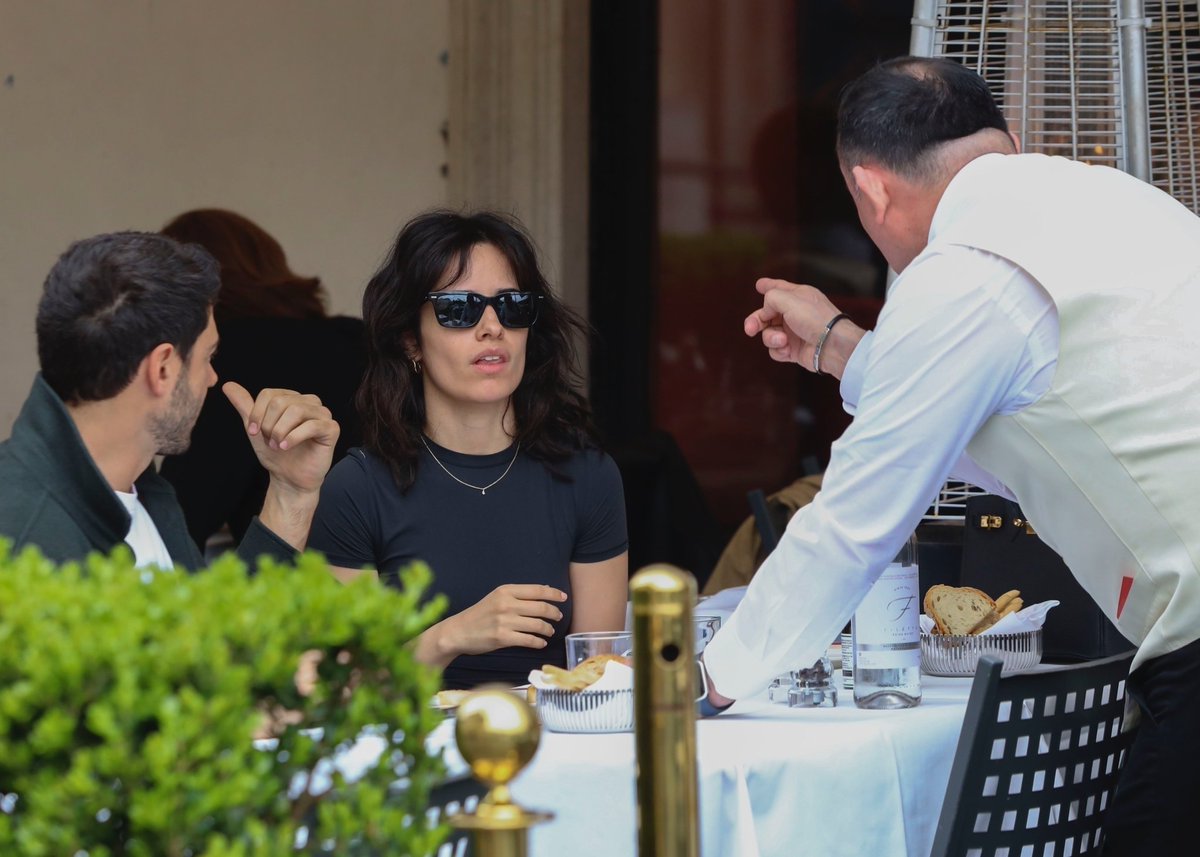 WWCamilaCabello's tweet photo. Camila Cabello with her boyfriend a few days ago in Rome, Italy. https://t.co/4r65Ikprdv