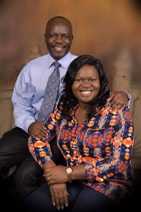 Charles Odhiambo, former Radio Manager Ramogi (Royal media)

Is currently unconscious and near Death. 

Beaten by goons sent by Governor Wanga's husband 

B'coz he's been fucking Wanga ever since she poached him as her chief of staff 

Babu, if you dare ask me to pull this tweet