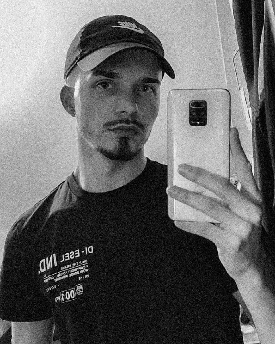 z_drxj's tweet photo. #LGBTQIASpringSoon https://t.co/RpBzjpChkb