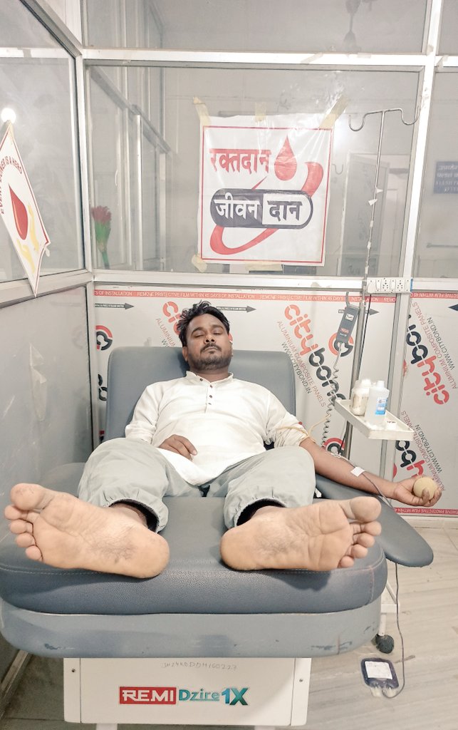SevaKoderma's tweet photo. A #single pint can save #three lives" #Rakhtveer member #Saddam bhai donated #1st time's 🩸 blood in #Sadar Hospital #Koderma  for a critical #anemic patient #Neeraj Barnwal .Hat's off to You.🩸
@DrRadhaJi
@IrfanAnsariMLA
@BloodDonorsIn https://t.co/zsBINeRBOg