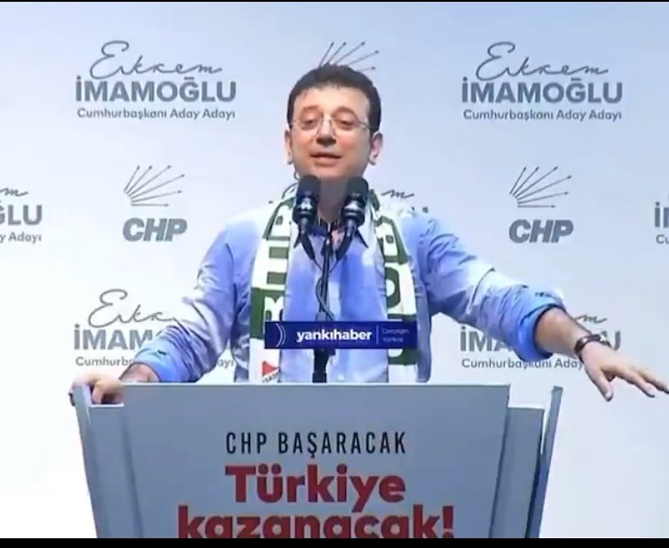 ekremistpala's tweet photo. bursa'da da diyarbakır'da da şehrin takımının atkısını takacak.

insanımız daha fazla kavga etmeyecek. kanziler ve bölücüler kudurabilir. https://t.co/laELTkvw77