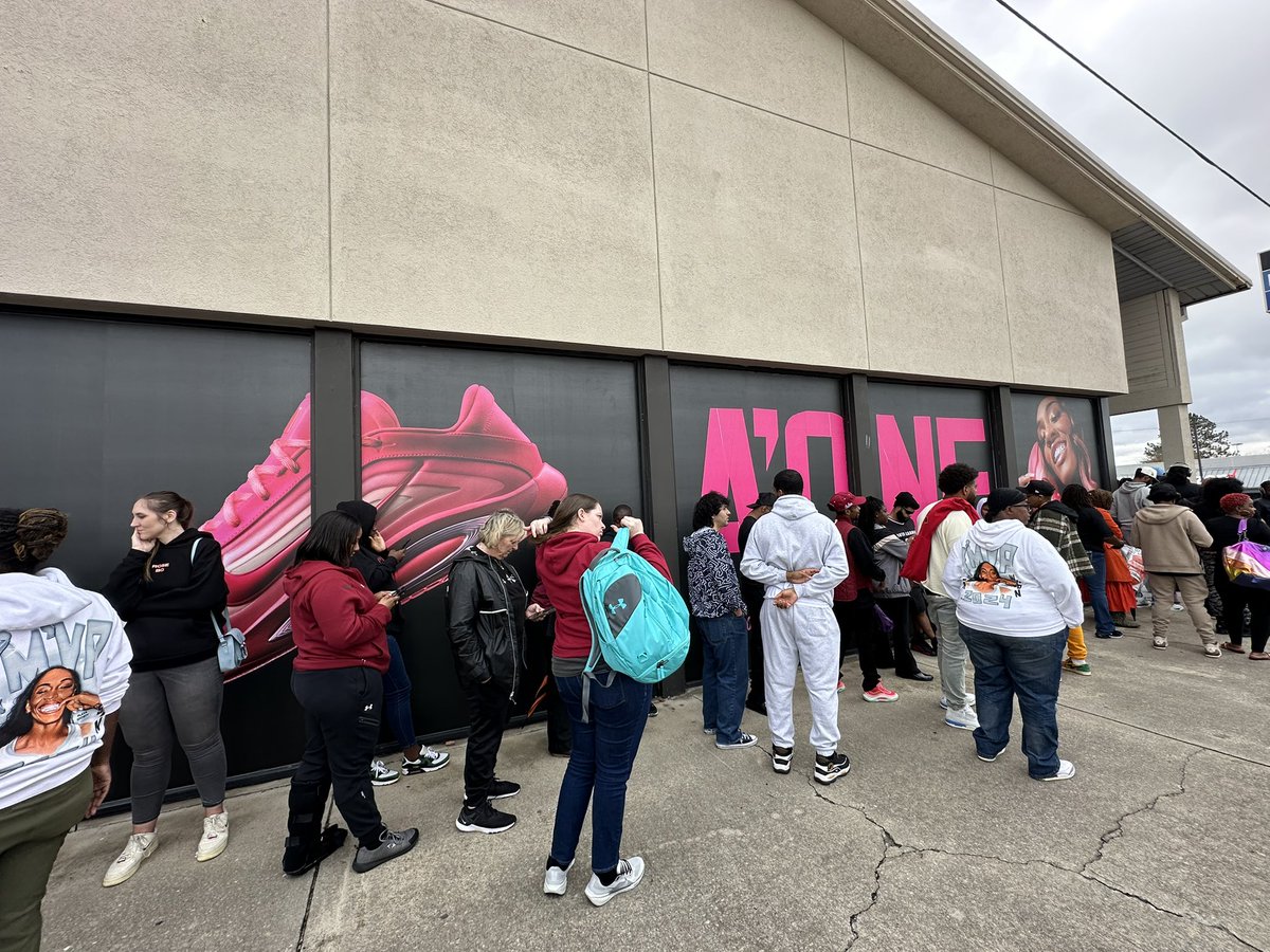 WE OUTSIDEEEEEE 🤭 <a href="/_ajawilson22/">A'ja Wilson</a>