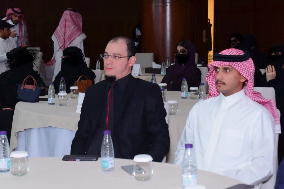 الحمدلله الذي جعلني أحد المحامين المشاركين في صياغة: 
الدليل الالكتروني لحقوق وواجبات المستهلك. 

والذي تم تدشينه بحضور:
معالي نائب وزير التجارة د. إيمان المطيري 

وذلك في #اليوم_العالمي_لحقوق_المستهلك 
#اعرف_حقك