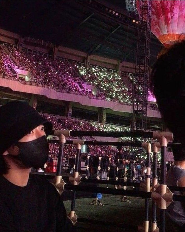 jeonpopster's tweet photo. When Jungkook Isn't on Stage, He's Supporting Female Icons — A Thread https://t.co/XKl70cuJRe