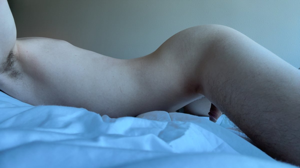 JSDWayne's tweet photo. Who else loves spending Sunday mornings in bed? https://t.co/fdhpR3QV3p