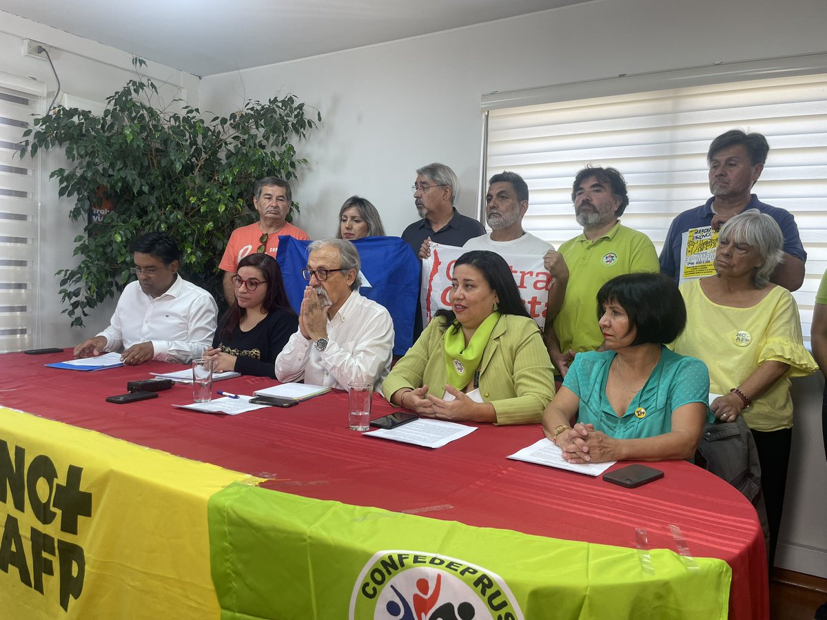 Hoy en Conferencia de Prensa, organizaciones sociales de la Salud, la Vivienda , los DDHH y el Trabajo, llamando a marchar este 30 de marzo en la “Marcha de la Bronca #NOmasAFP”

LA LUCHA POR LOS DERECHOS SOCIALES SOLO TERMINA CUANDO SE CONQUISTAN

#SeguridadSocialParaChile