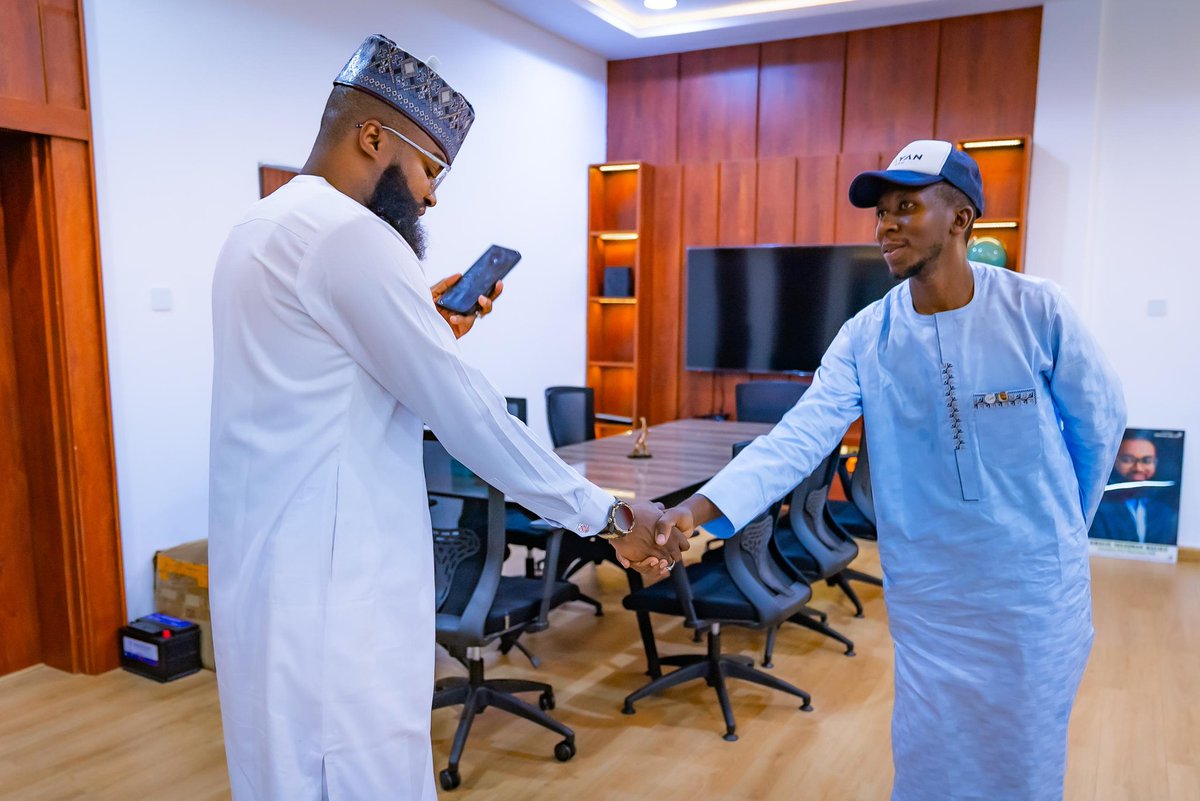 shuaibu75's tweet photo. Feeling grateful and inspired! I recently had the privilege of meeting my role model,@KSHalilu alongside @Abdallahmisilli his exceptional Technical Advisor on Media @NASENIHQ. What a wonderful and enlightening encounter. https://t.co/FUlCX1NiRc