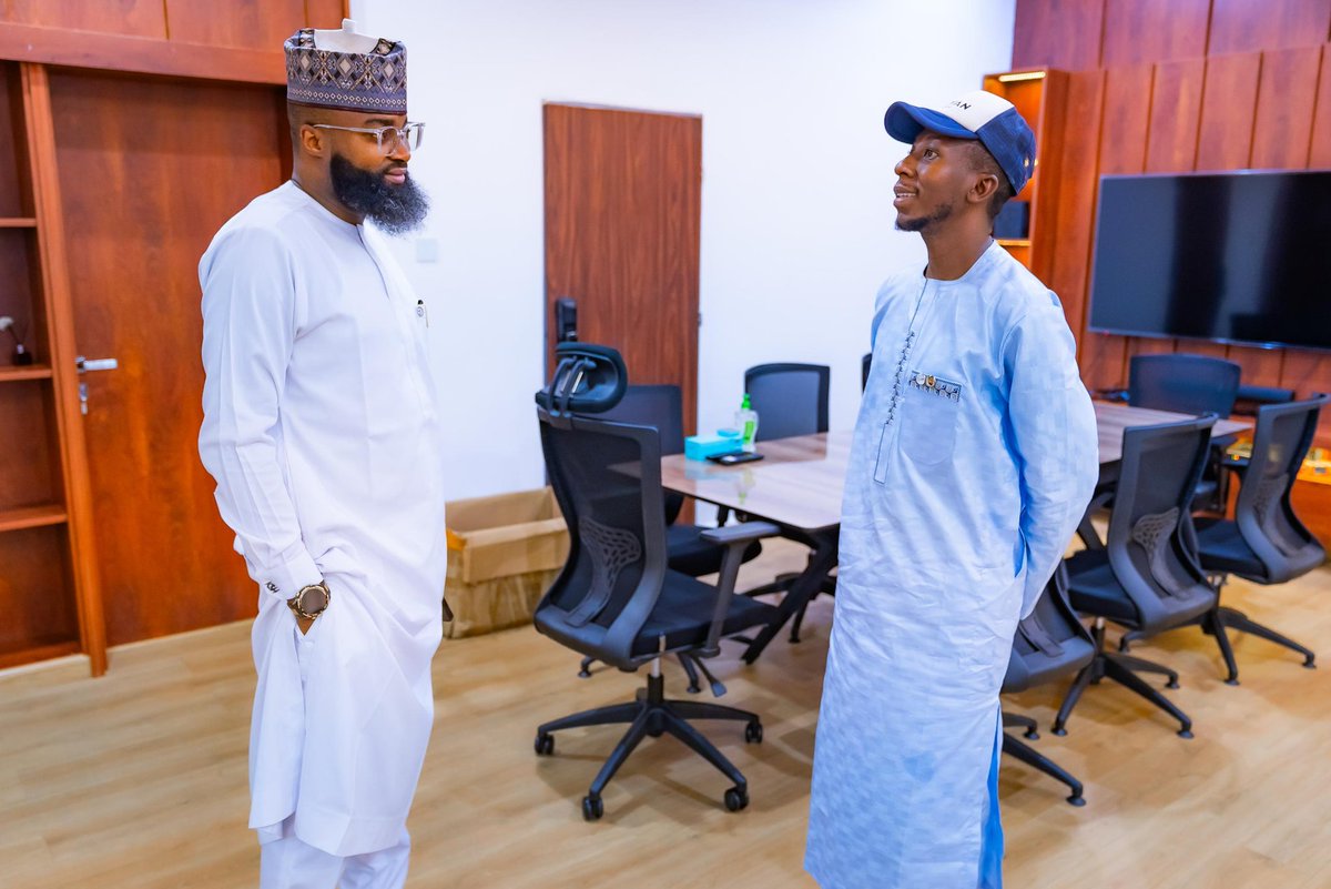 shuaibu75's tweet photo. Feeling grateful and inspired! I recently had the privilege of meeting my role model,@KSHalilu alongside @Abdallahmisilli his exceptional Technical Advisor on Media @NASENIHQ. What a wonderful and enlightening encounter. https://t.co/FUlCX1NiRc