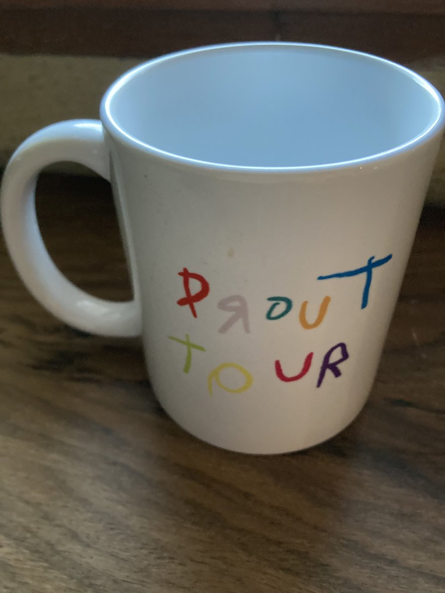 TaillartValerie's tweet photo. Mon nouveau mug préféré 🥰
Cc @jdoreofficiel 🙃
PS : j’ai rêvé de baleines toute la nuit 💙
#ProutTour #GoldenTour #Pestacle https://t.co/AM9xxlAjwJ