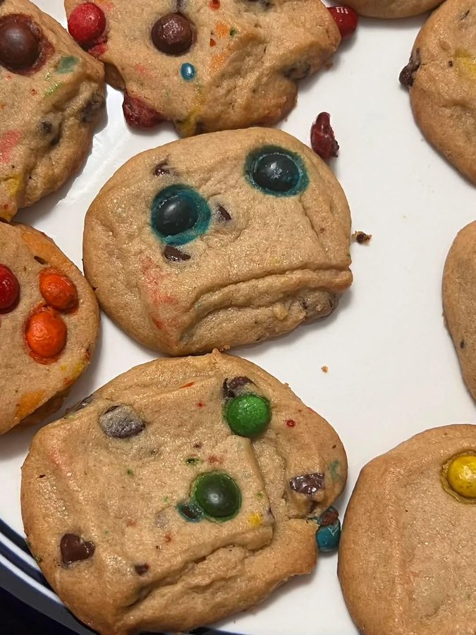 Rainmaker1973's tweet photo. Pareidolia: the tendency for perception to impose a meaningful interpretation on a nebulous stimulus, usually visual, so that one sees an object, face, pattern, or meaning where there is none. https://t.co/xXpksTrIBS