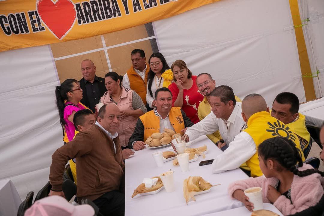OOA_Oficial's tweet photo. ¡No hay mejor manera de iniciar el día que en casa! ☀️
Estamos a punto de arrancar el IX Consejo Estatal del @PRDEstado con el que damos paso a una nueva etapa del #SolAzteca mexiquense.
#OrgulloPerredista
#Edomex
#OOA https://t.co/kbTGNWxG6g