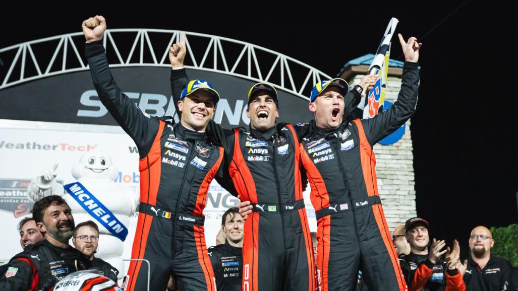VanthoorLaurens's tweet photo. Unreal. Weeks after winning the 24 Hours of Daytona, we won the 12 Hours of Sebring. Unreal. https://t.co/edpi6a0nlT