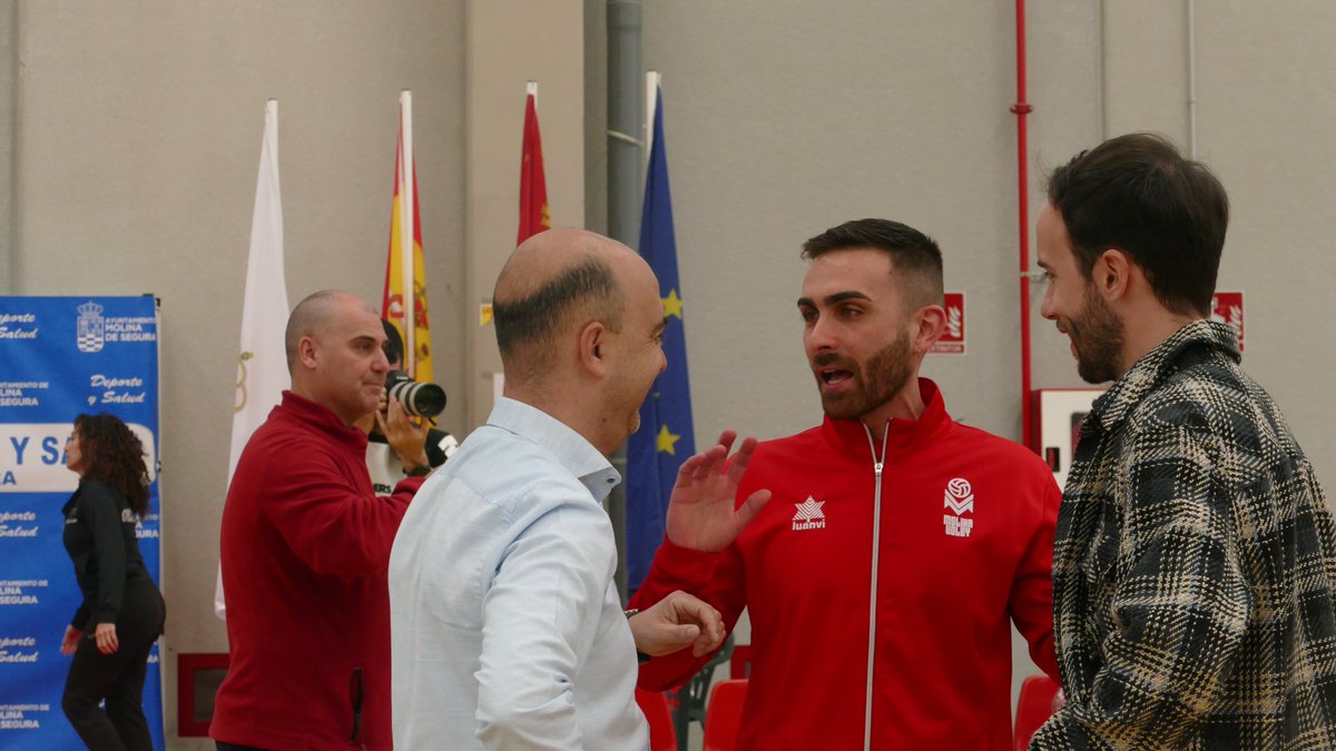 ¡CAMPEONAS! 🏆 Las jugadoras del <a href="/ClubMolinaVoley/">Molina Voley</a> han hecho un torneo impecable. Y en la final ni un solo set en contra. Trabajo, talento y entrega para llevar el nombre de Molina de Segura a lo más alto. ¡Orgullo máximo!