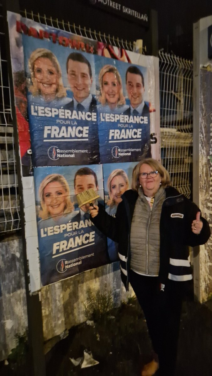 Christel_Henaff's tweet photo. Après le marché de Quimper,  soirée collage sur Quimper et Briec pour des militants du @RNational_29  et du @RNJ_Finistere  
#LEsperancePourLaFRance avec @MLP_officiel  et @J_Bardella 
🇫🇷 https://t.co/0Npe0ixK1g