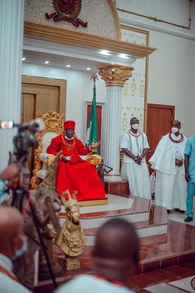 Edocentric_'s tweet photo. I was born an Edo man and I will die an Edo man.
I will live and die with my loyalty to the crown 👑

Oba Gha Tor Kpere Iseee!!! https://t.co/tFLMSXSnaU