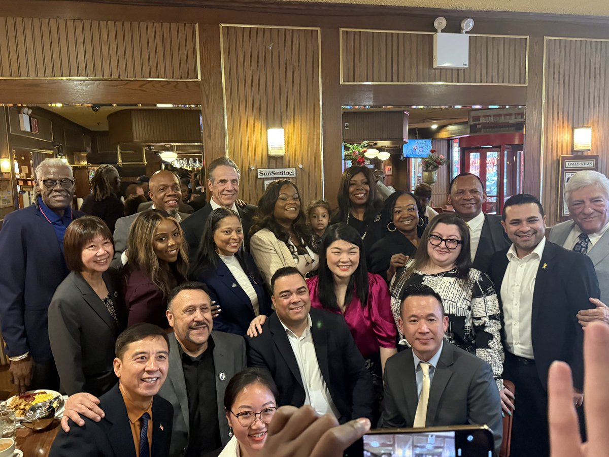 Kelly Mena tweet media