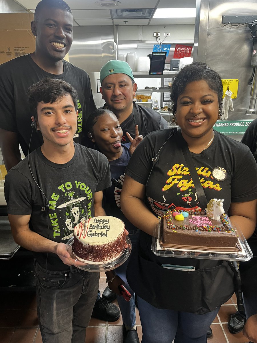 pplog93's tweet photo. 🥳🌶️Happy Birthday to Gabriel &amp; Tyla!!!🥳 #marchbirthdays #chilislove #chiliheads #WTL #pearlandtx #silverlake https://t.co/zeu2Q8WLXo